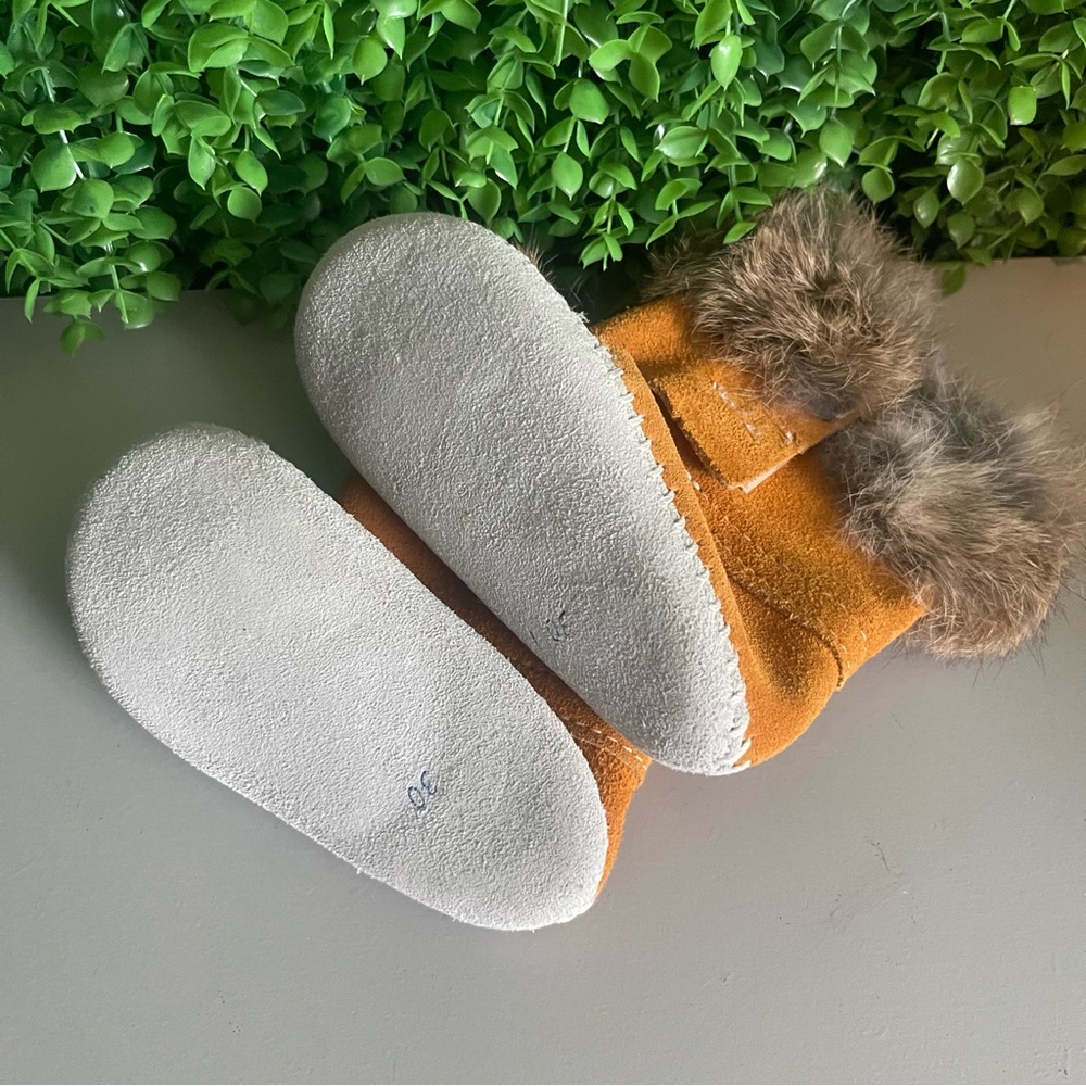 Taos Tan Suede Leather Fur Trim Moccasin Boots Baby Toddler Size 5 NEW - Picture 2 of 9
